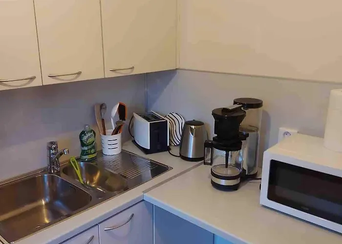 アパート Compact Pretty Apartment, Great Location ポリ