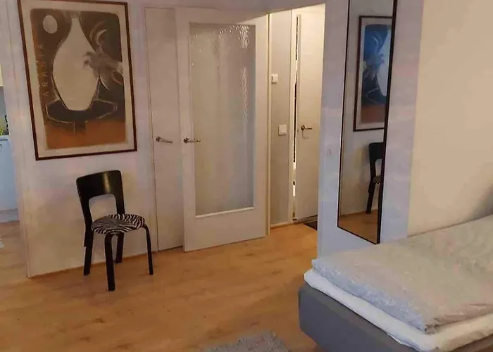 アパート Compact Pretty Apartment, Great Location ポリ